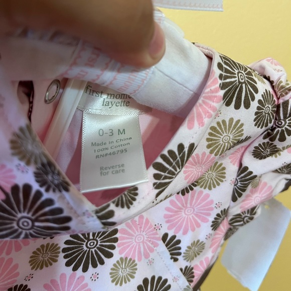First Moments Layette 2piece 0-3months - Picture 5 of 6